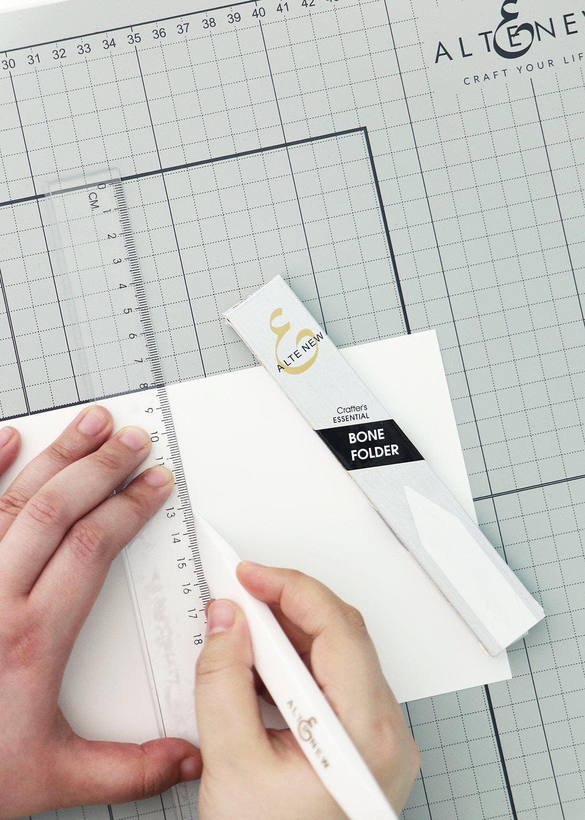 Altenew Crafter's Essential Bone Folder